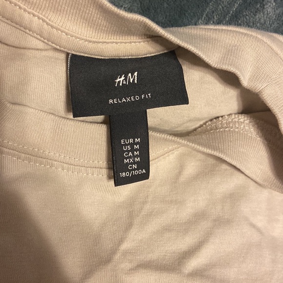 H&M Graphic tee - Picture 2 of 3